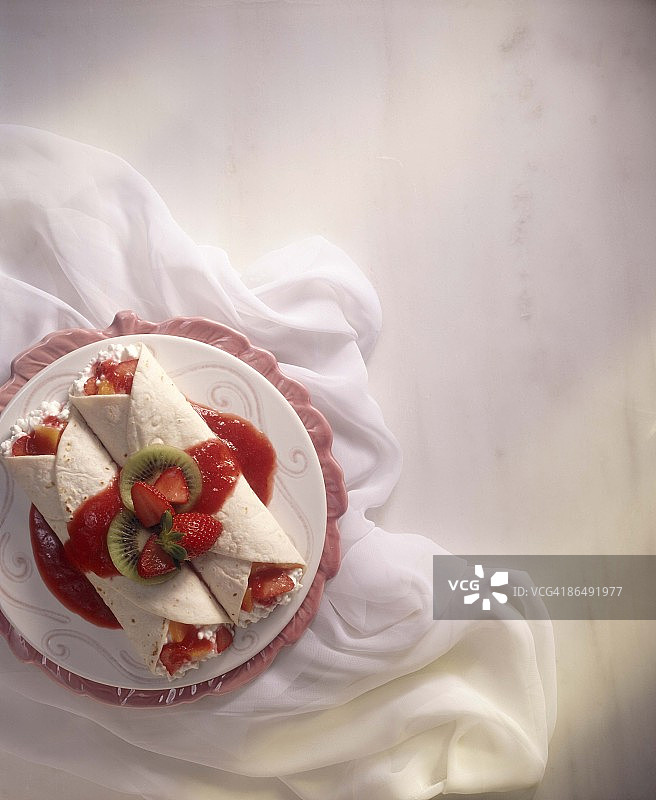 草莓可丽饼图片素材