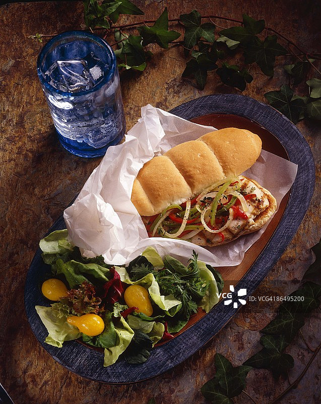 烤鸡肉辣椒三明治图片素材