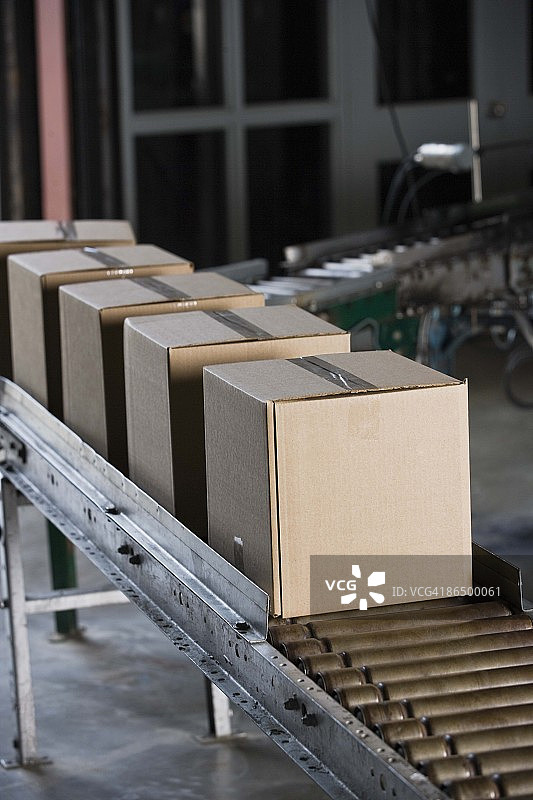 流水线上的纸板箱图片素材