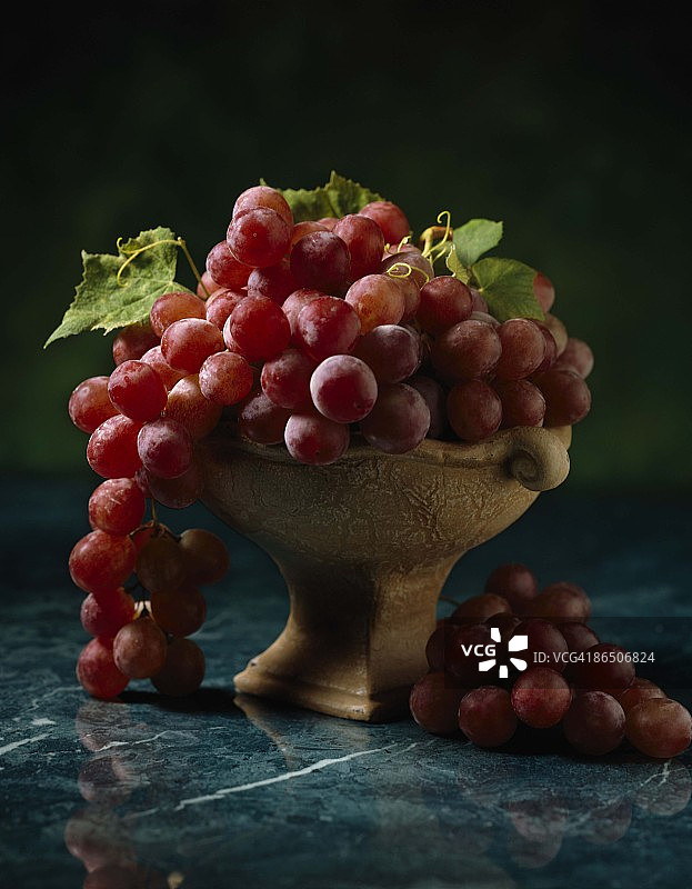 罐子里的红葡萄图片素材