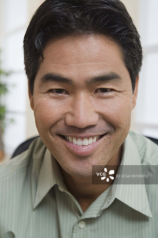 微笑的男人图片素材