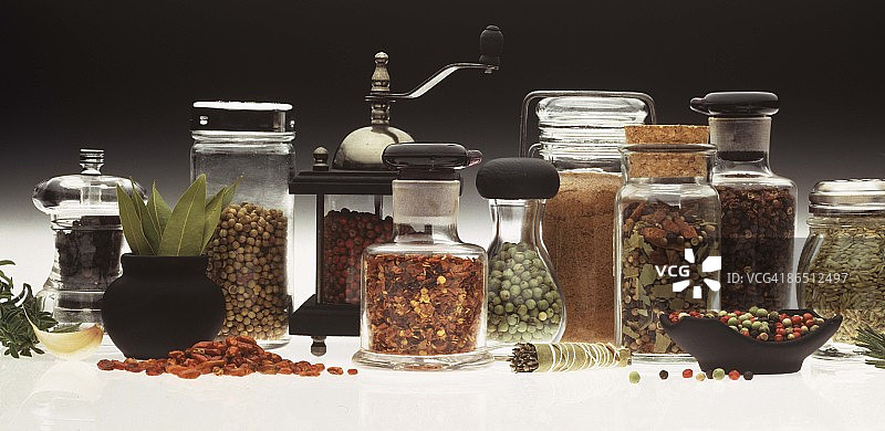 香料和草药罐图片素材