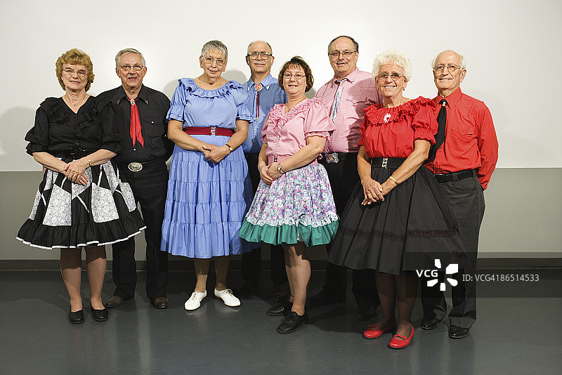 一群跳广场舞的人图片素材