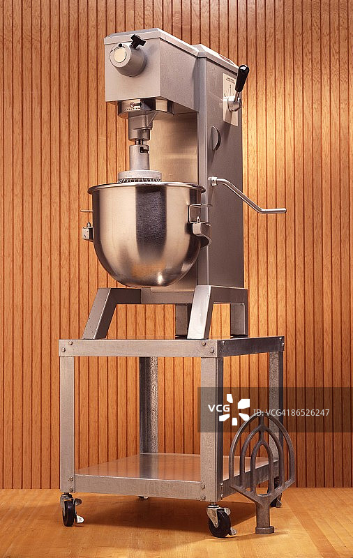 工业搅拌机和手推车图片素材