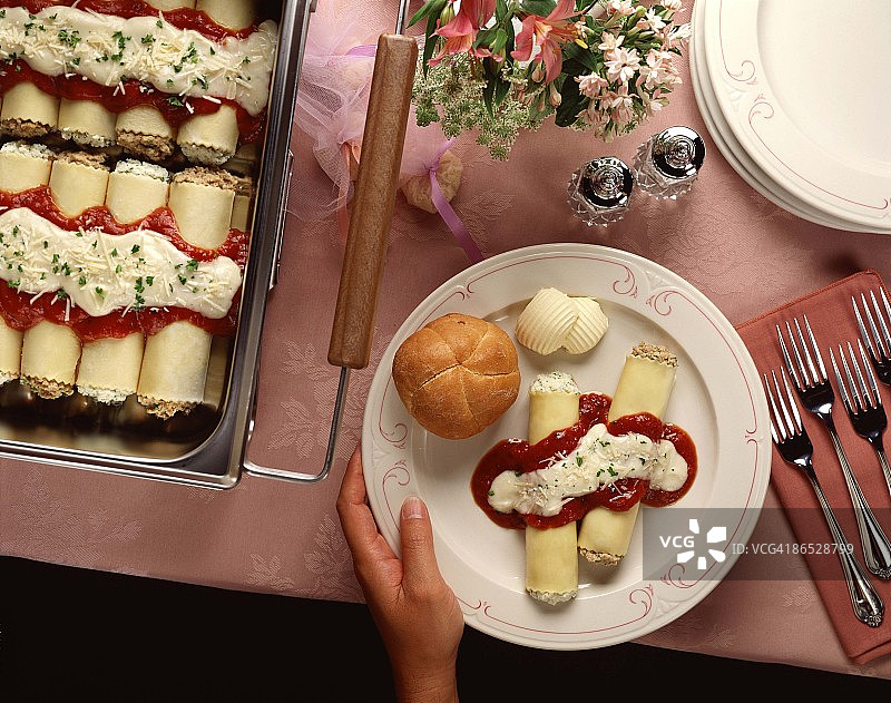 烤馅饼宴会餐桌图片素材