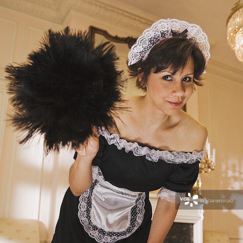 穿着女保洁员装的女人图片素材