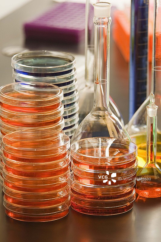 科学实验室玻璃器皿图片素材