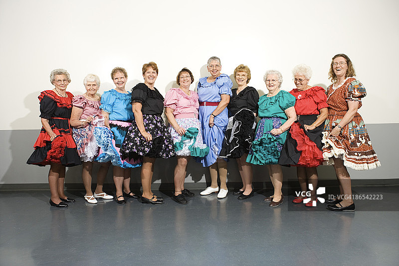 女人跳广场舞图片素材