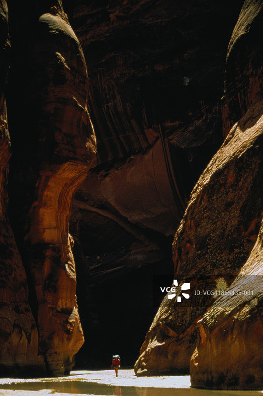 美国亚利桑那州帕里亚峡谷的远足者图片素材