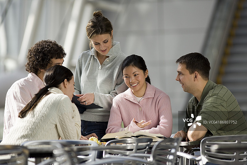 学生们正在学习图片素材