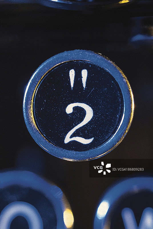 打字机上的数字2图片素材