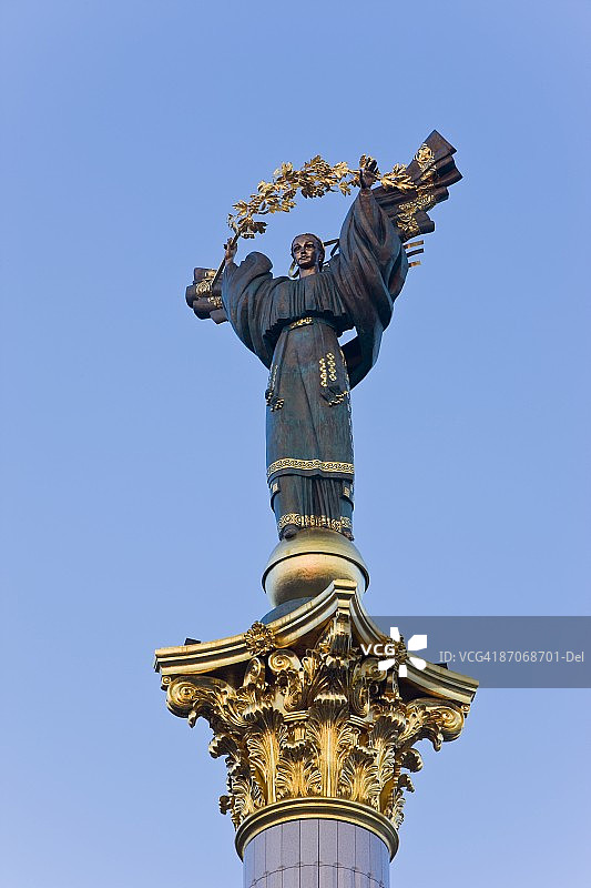 乌克兰基辅独立广场雕像图片素材