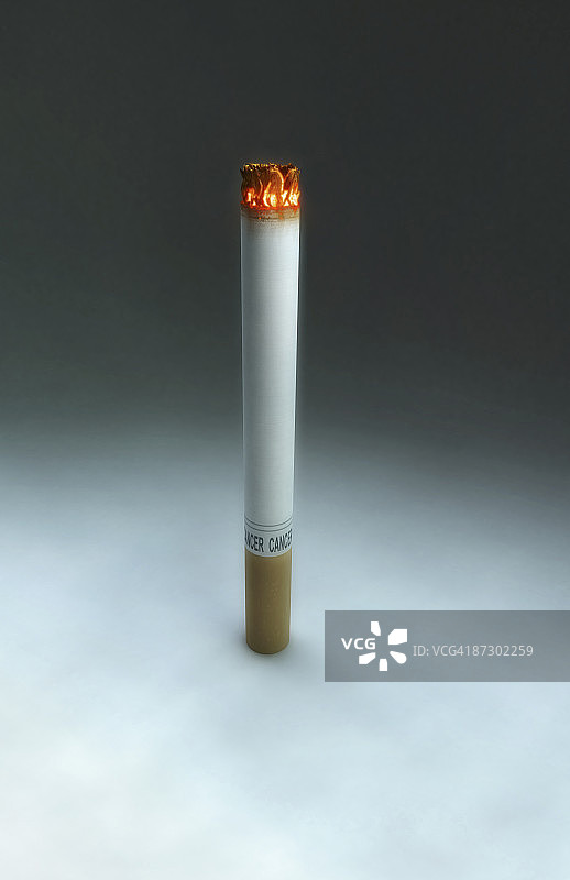 点燃的香烟图片素材