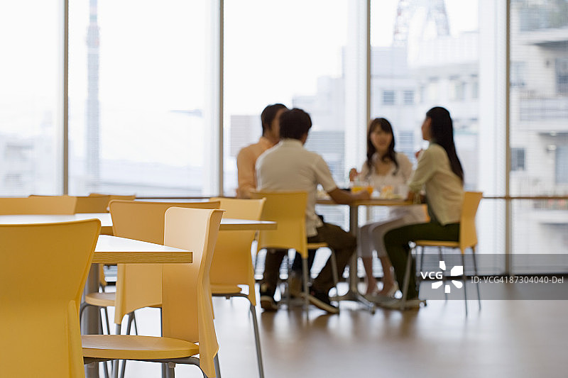 食堂里的学生图片素材