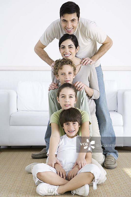 家庭合影，按身高排列图片素材