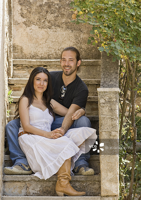 男女在楼梯上交谈图片素材