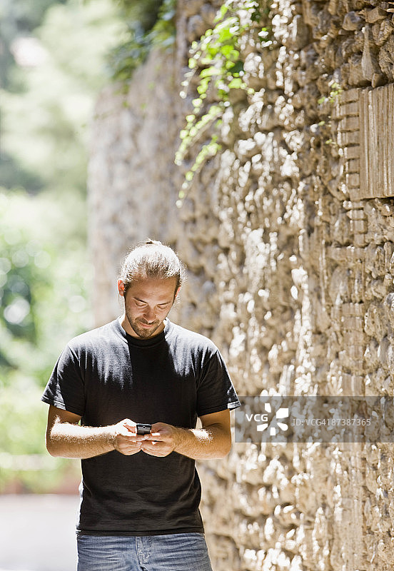 使用手机的男人图片素材