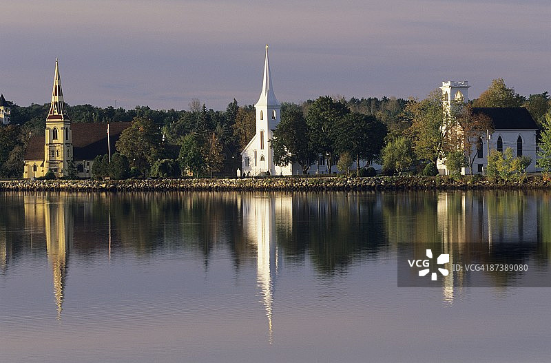 加拿大新斯科舍省马洪湾的三座教堂图片素材