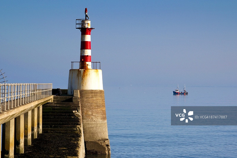 英国诺森伯兰郡安布尔的灯塔图片素材