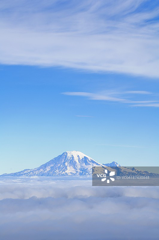 美国华盛顿州亚当斯山雾谷雷尼尔山图片素材