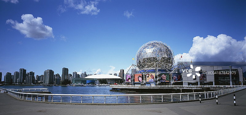 温哥华市中心和科学世界景观图片素材