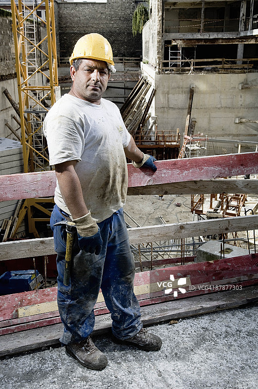 建筑工地上的建筑工人图片素材