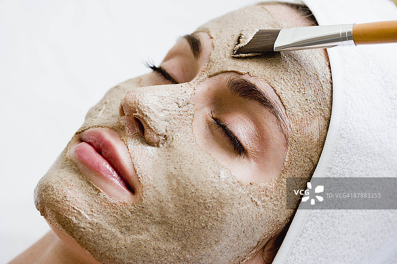 女人敷面膜图片素材