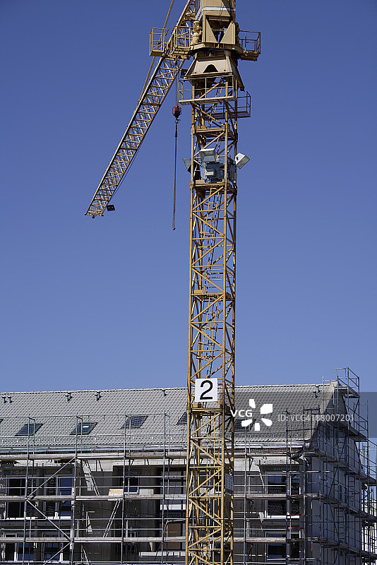 德国慕尼黑：建筑物旁的建筑起重机图片素材