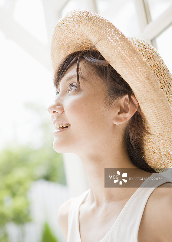 一个年轻的女人图片素材