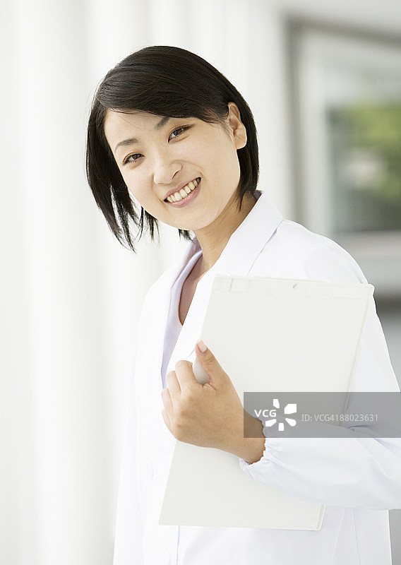 一位笑容满面的女医生图片素材