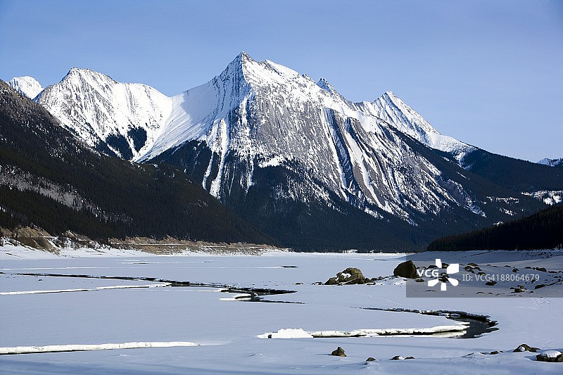 梅迪辛湖，玛琳山脉，贾斯珀国家公园，加拿大艾伯塔省图片素材