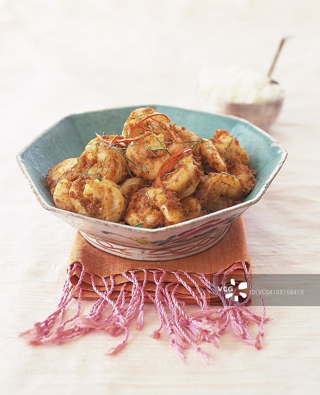 搭配辣椒酱的鲜虾图片素材