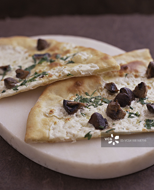 蘑菇奶酪披萨图片素材