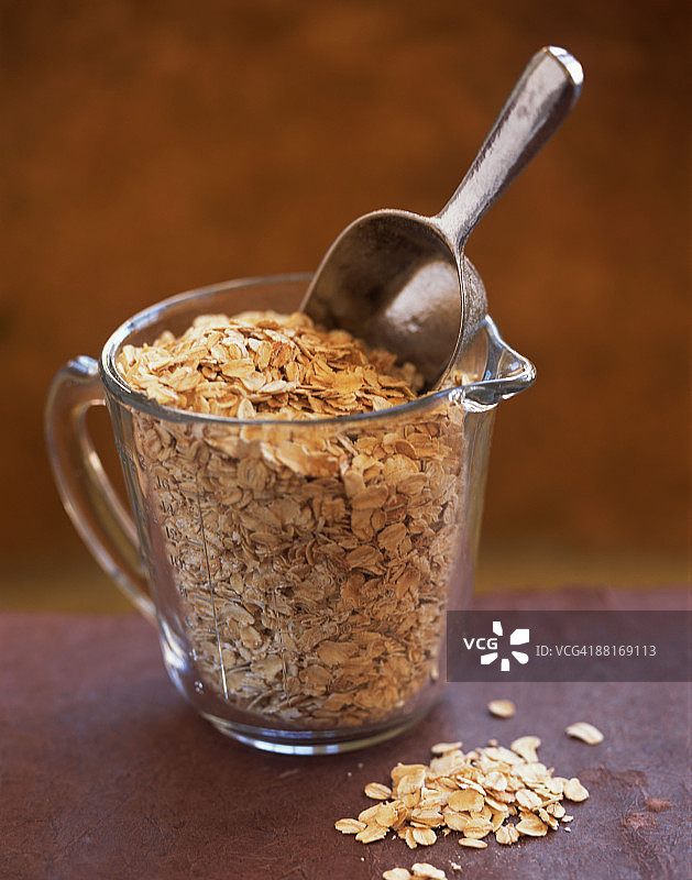 量杯中的燕麦片图片素材