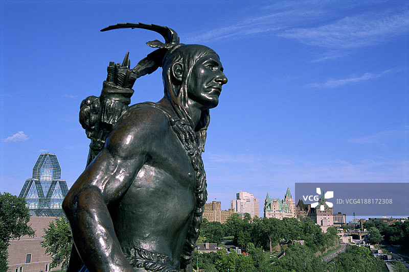 加拿大渥太华梅杰斯山公园的北美土著雕像图片素材