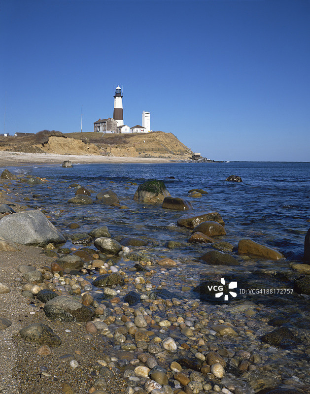 海岸线上的灯塔图片素材