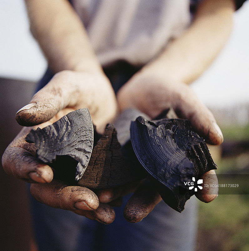 烧焦的木头图片素材