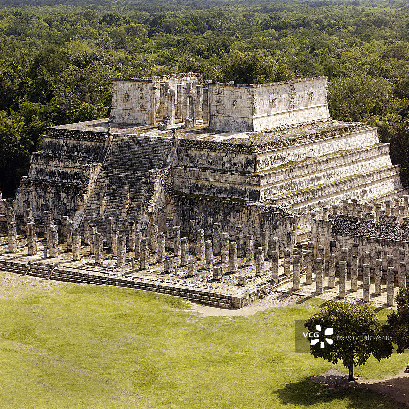 墨西哥尤卡坦半岛奇琴伊察武士神庙图片素材