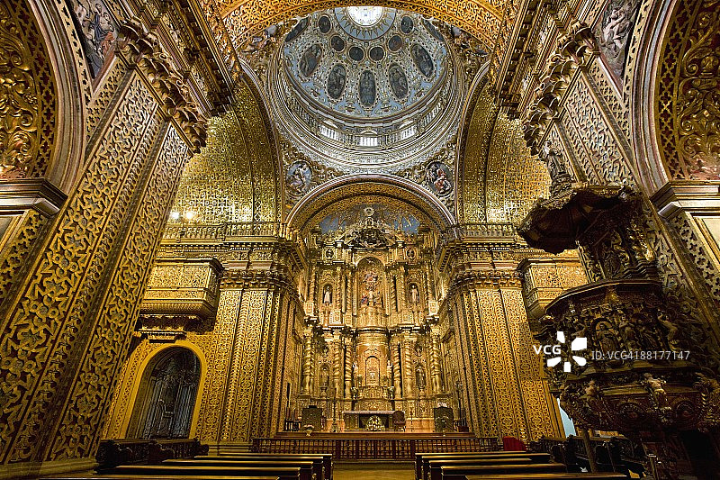 厄瓜多尔基多耶稣会教堂内部图片素材