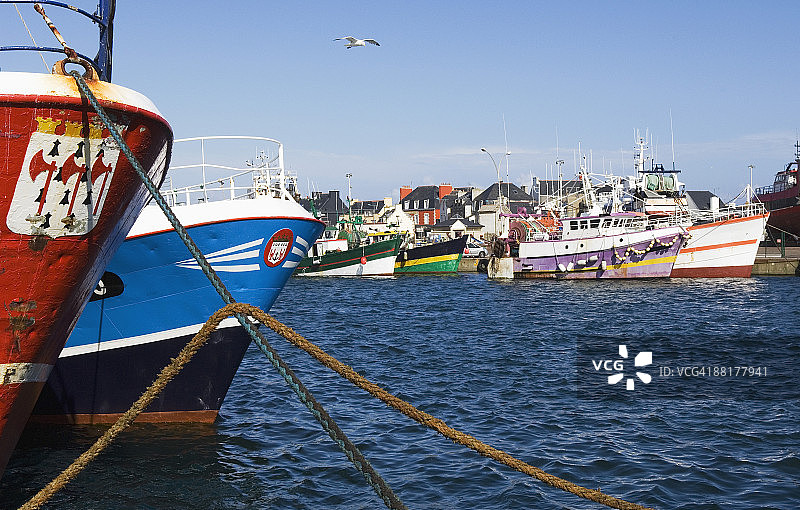 码头上的渔船图片素材