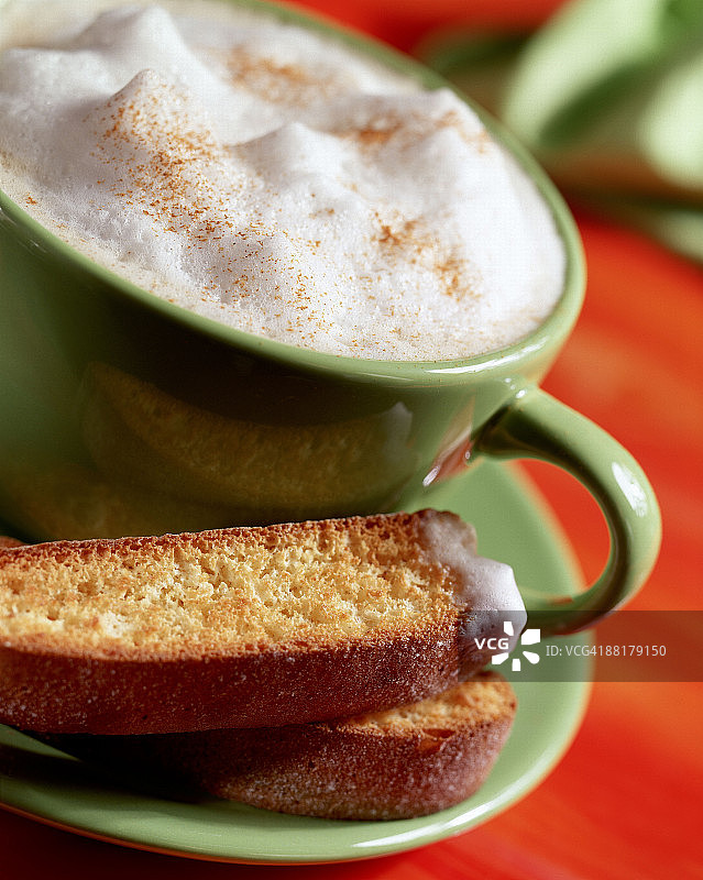 卡布奇诺和意式饼干图片素材