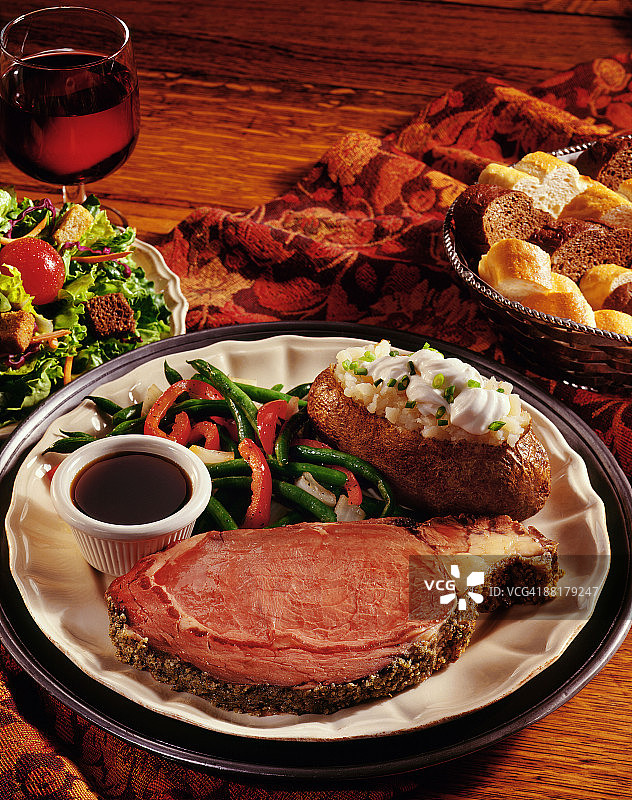 烤土豆肋眼牛排图片素材