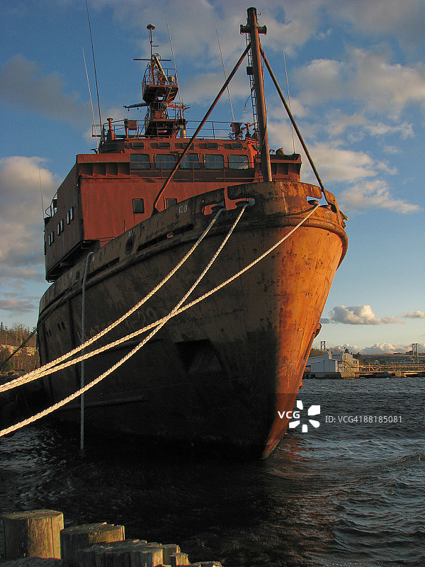 生锈的船图片素材