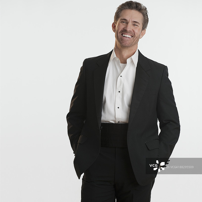 穿燕尾服的男人图片素材