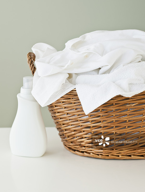 一篮子干净的衣物图片素材