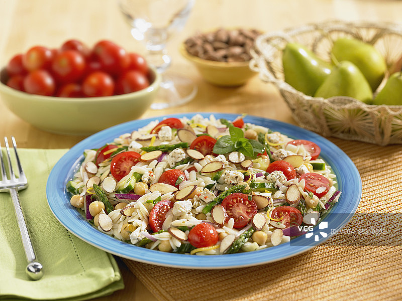 番茄杏仁沙拉图片素材