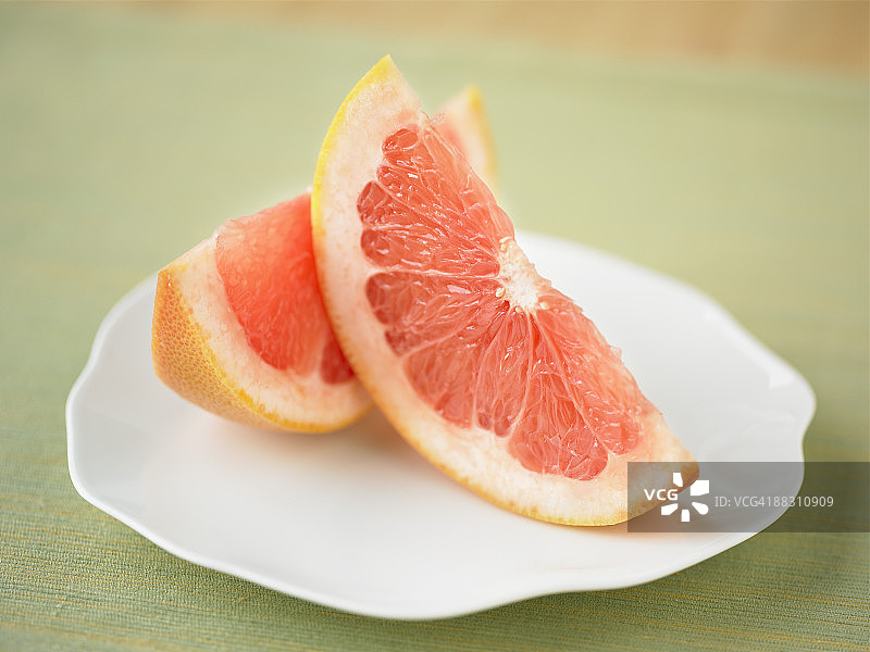 粉红葡萄柚切片图片素材