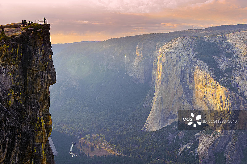 约塞米蒂国家公园酋长岩图片素材