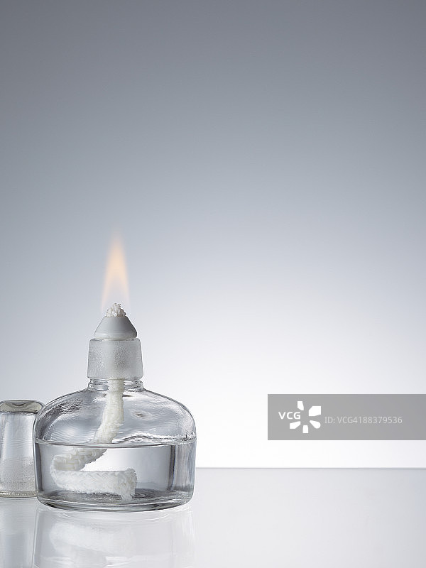 点燃的酒精灯图片素材