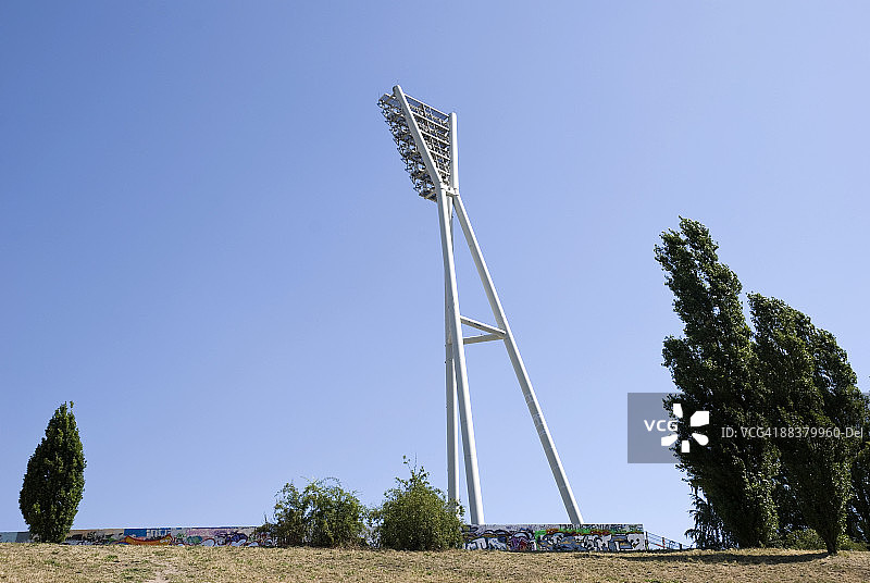 德国柏林普伦茨劳贝格区 Mauerpark 公园泛光灯图片素材